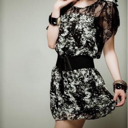 Lace and Chiffon Dresses with Open Back Daffodil