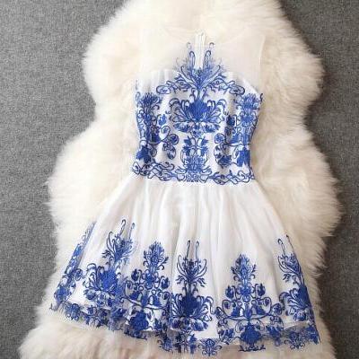 Embroidery elegant dress 